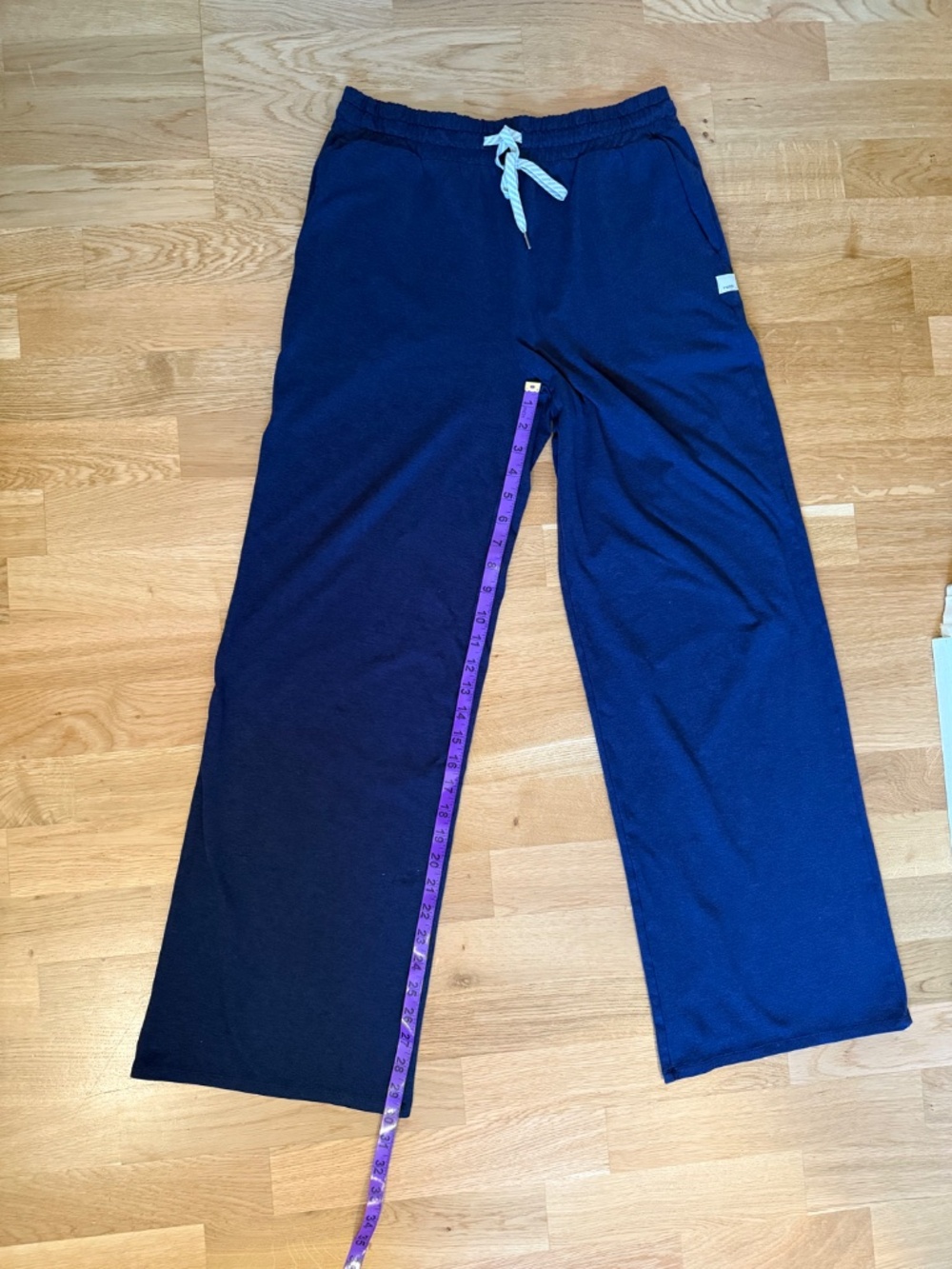 Vuori Halo Essential Wide Leg Pants Blue Coast Heather Navy DreamKnit Medium - Picture 6 of 7